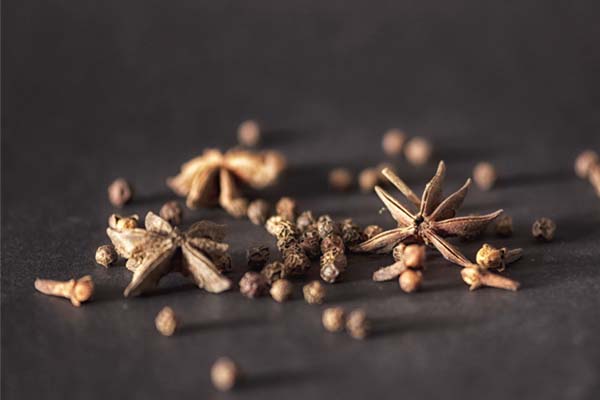 Clove and star anise for natural pain relief